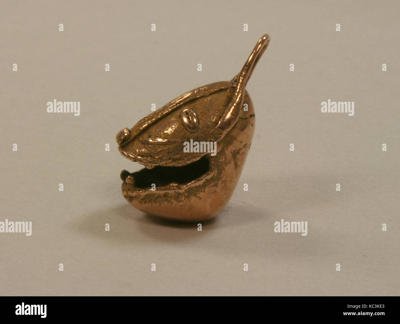 Bell, 12th century, Costa Rica, Chiriqui, Gold, H. 1 1/16 in. (2.7 cm ...