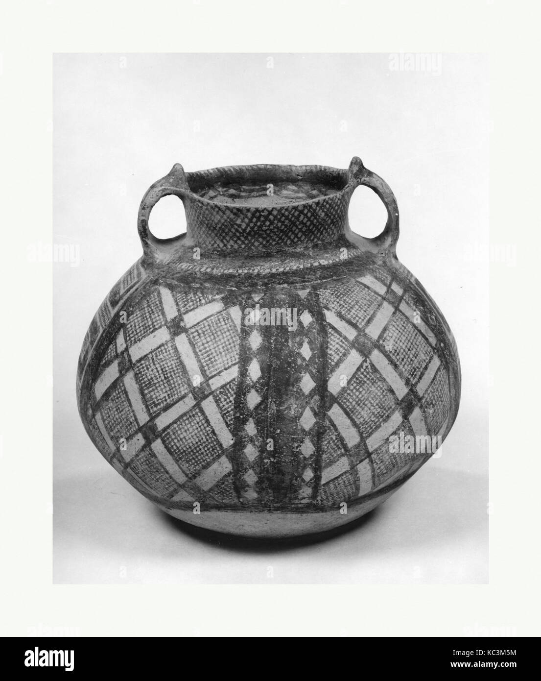 新石器時代馬家窯文化 馬厰類型彩陶罐, Jar (Guan), Machang phase (ca. 2350–2050 B.C Stock Photo