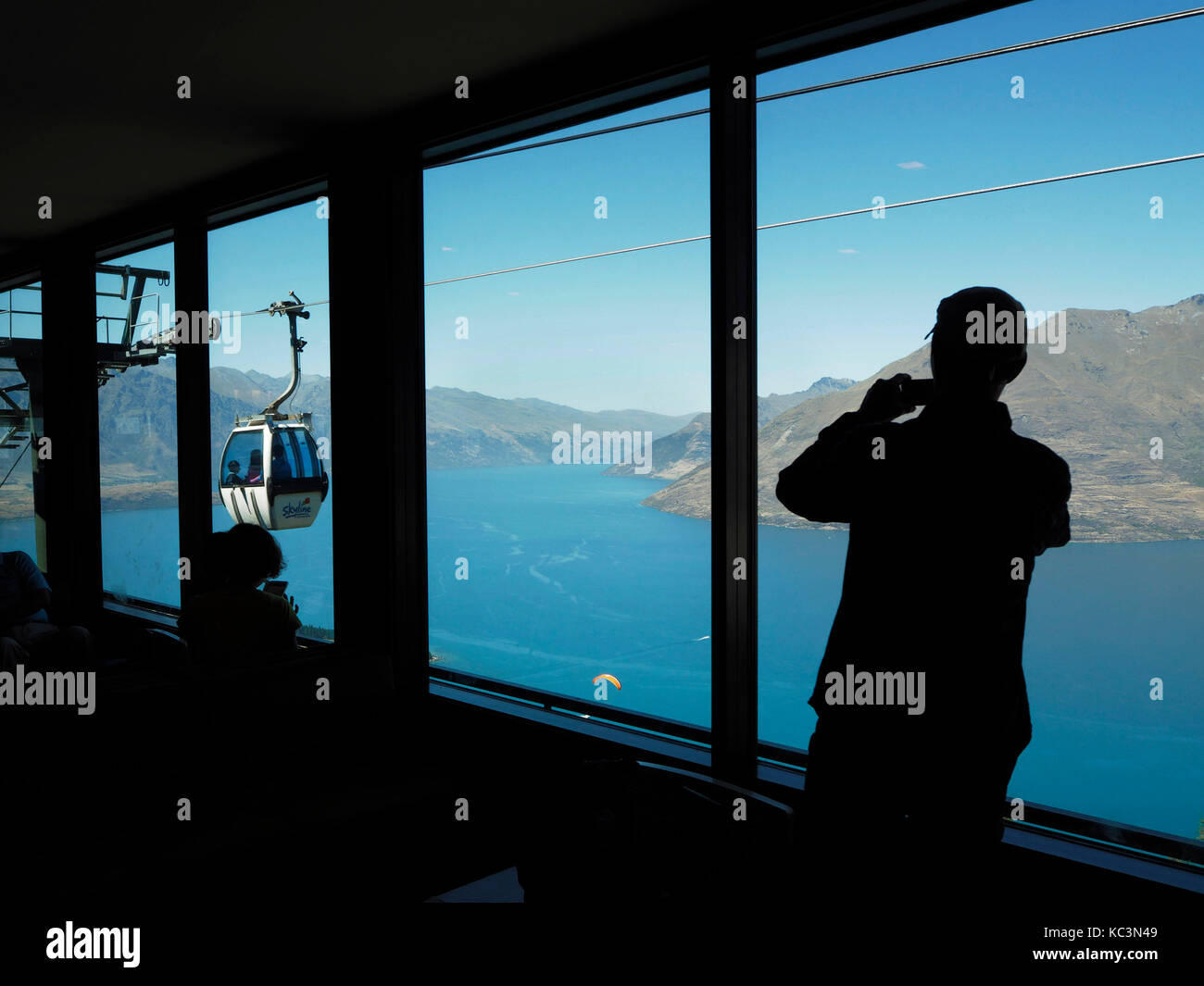 Cable car and Lake Wakatipu in Queenstown, New Zealand Stock Photo Alamy