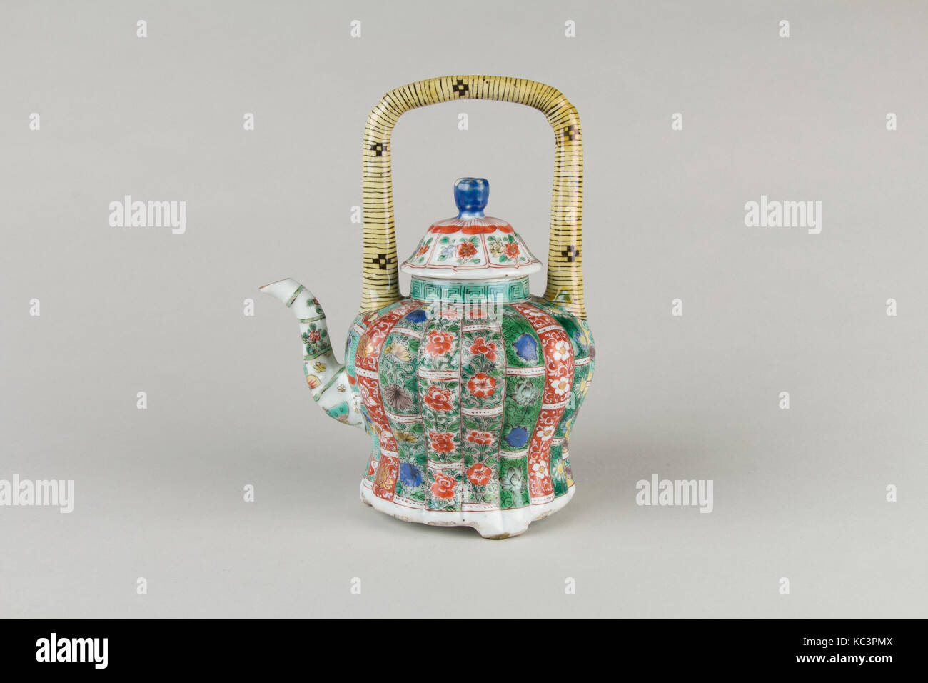 Teapot, Qing dynasty (16441911), China, Porcelain, H. 7 in. (17.8 cm