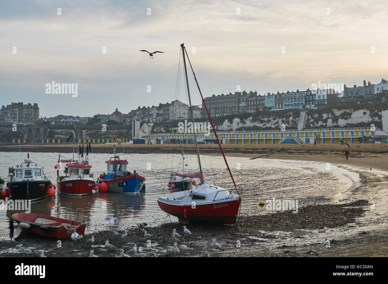 Broadstairs Beach, Thanet, East Kent, UK, in the early evening, with boats and seagulls Stock Photo