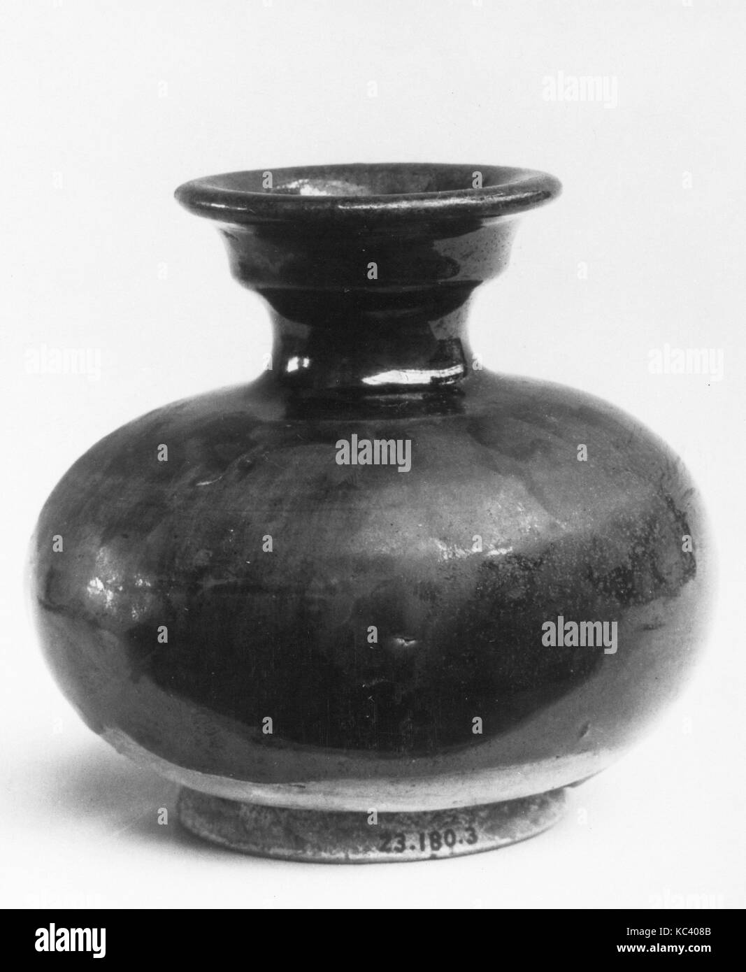 Jar, Tang dynasty (618–907), ca. late 7th–first half of the 8th century ...