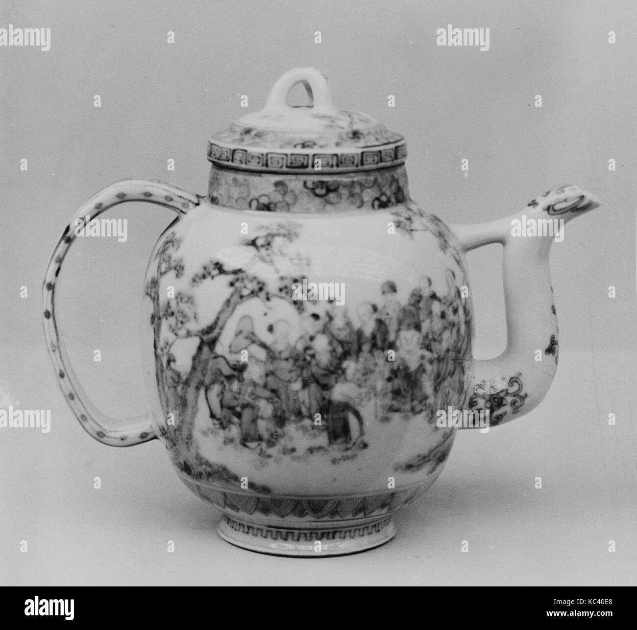 Teapot with cover, Edo period (1615–1868), 1860, Japan, White porcelain  decorated with blue under the glaze (Kyoto ware), H. 6 1 Stock Photo - Alamy