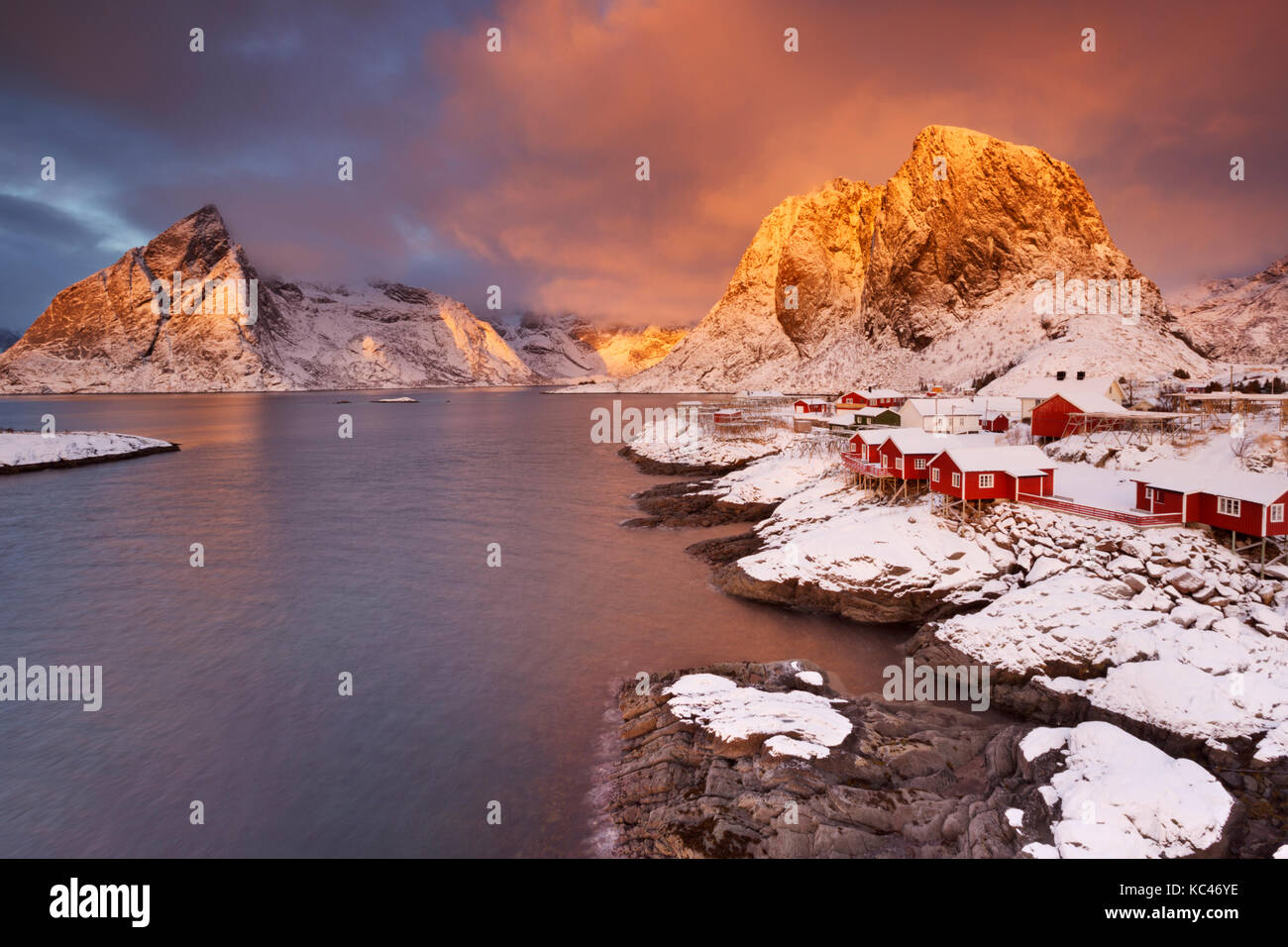 Spectacular light over the village of Reine on the Lofoten, northern ...