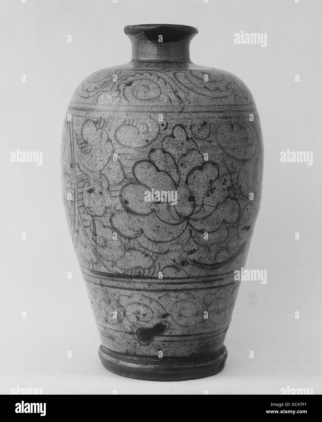 Vase, Yuan dynasty (1271–1368), China, Stoneware with black decoration ...