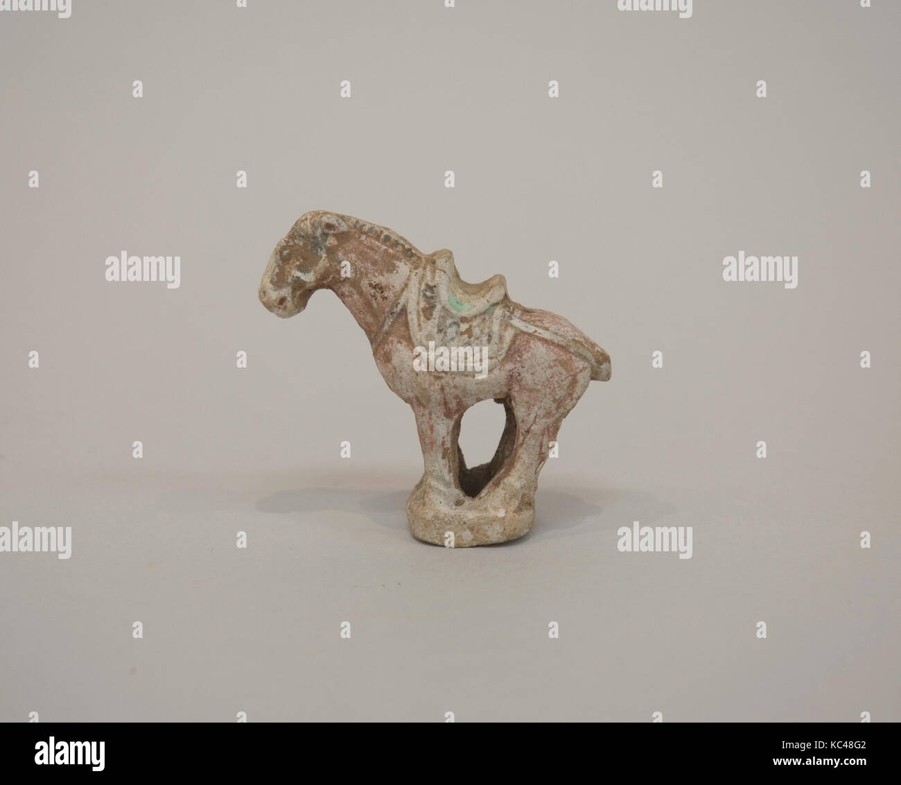 Miniature Figure of a Horse, Tang dynasty (618–907), China, Unglazed pottery, H. 3 3/4 in. (9.5 cm); W. 1 1/4 in. (3.2 cm); L. 3 Stock Photo