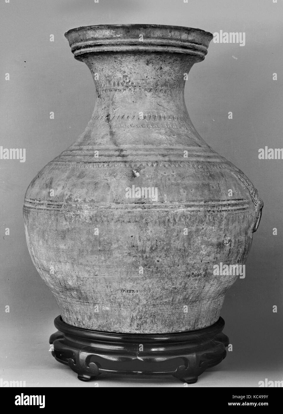 Han dynasty pottery hi-res stock photography and images - Alamy