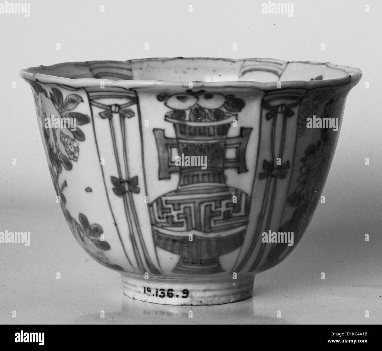 Cup, Ming dynasty (13681644), ca. 1600, China, Porcelain (Kraak