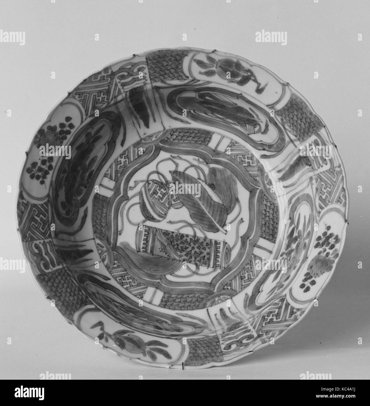 Shallow Bowl, late Ming dynasty (13681644), late 16thearly 17th