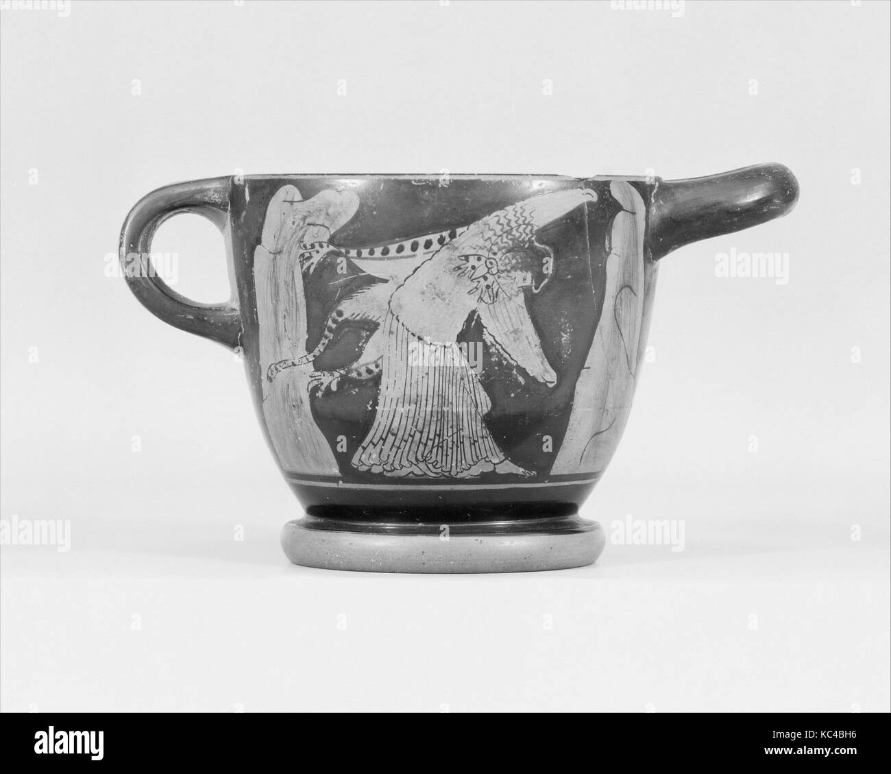 Terracotta skyphos (deep drinking cup), ca. 490–480 B.C Stock Photo