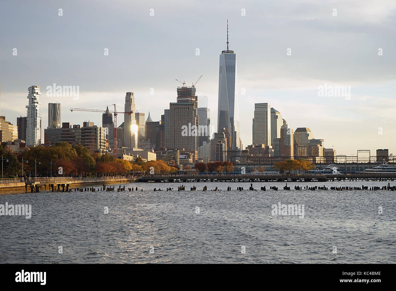 Lower manhattan skyline dusk clouds hi-res stock photography and images ...