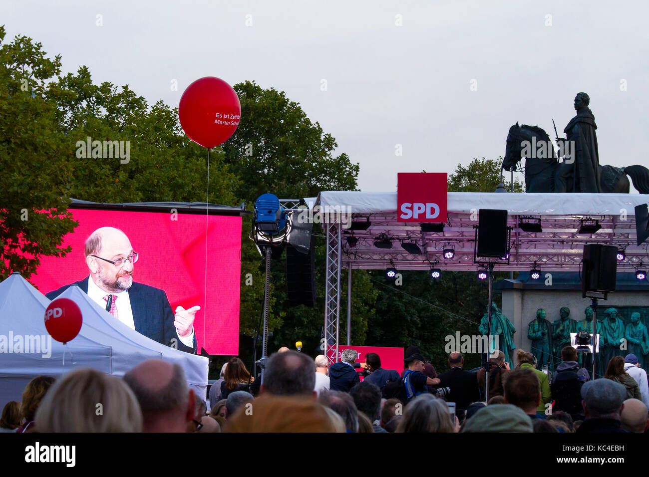Germany,  Cologne, Martin Schulz SPD during an election campaign  on the Heumarkt, September 21, 2017.  Deutschland, Koeln, Martin Schulz SPD bei ei Stock Photo