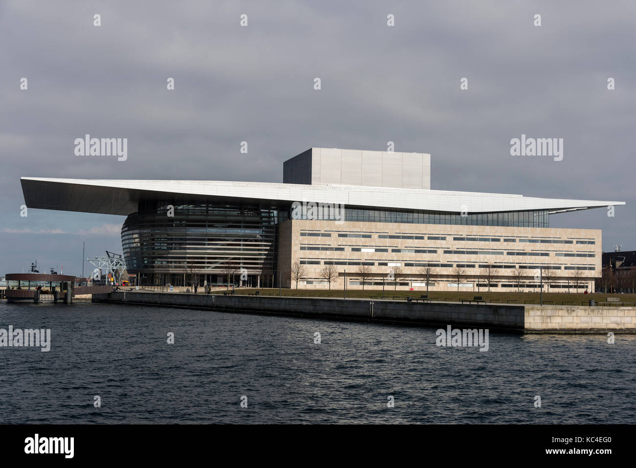 The Royal Danish Opera House ( Operaen pa Holmen ) on the banks of the Copenhagen harbour in Copenhagen, Denmark Stock Photo