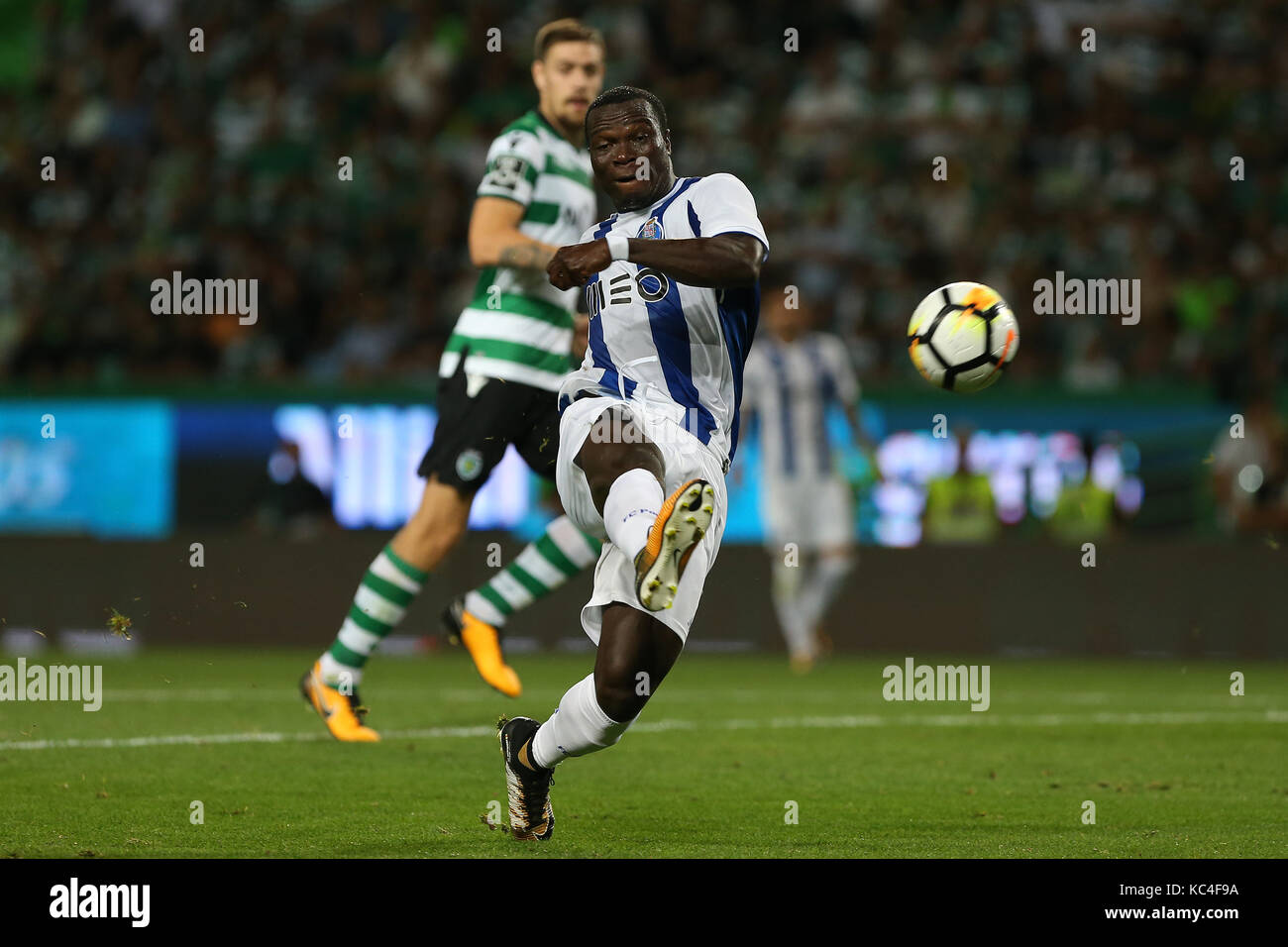 Lisbon, Portugal. 01st Oct, 2017. FC PortoÕs forward Vincent Aboubakar from Cameroon during Premier League 2017/18 match between Sporting CP and FC Porto, at Alvalade Stadium in Lisbon on October 1, 2017. (Photo by Bruno Barros / DPI) Credit: Bruno Barros/Alamy Live News Stock Photo