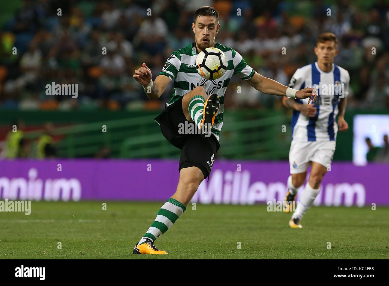 Lisbon, Portugal. 01st Oct, 2017. Sporting«s defender Sebastian Coates from Uruguay during Premier League 2017/18 match between Sporting CP and FC Porto, at Alvalade Stadium in Lisbon on October 1, 2017. (Photo by Bruno Barros / DPI) Credit: Bruno Barros/Alamy Live News Stock Photo