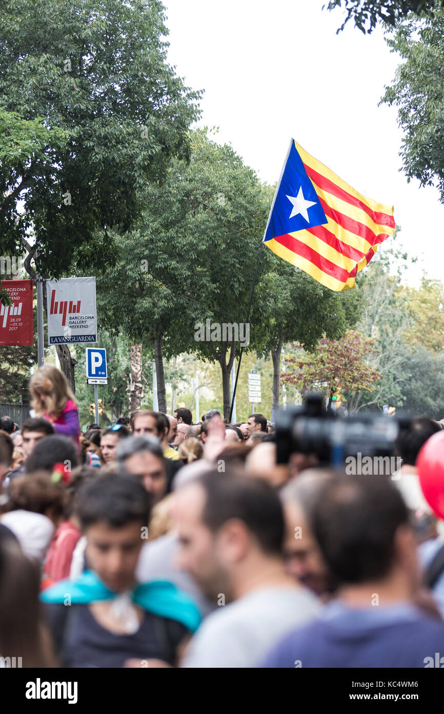 Barcelona, Spain. 3rd Oct, 2017. Catalonia Referendum. Students of the