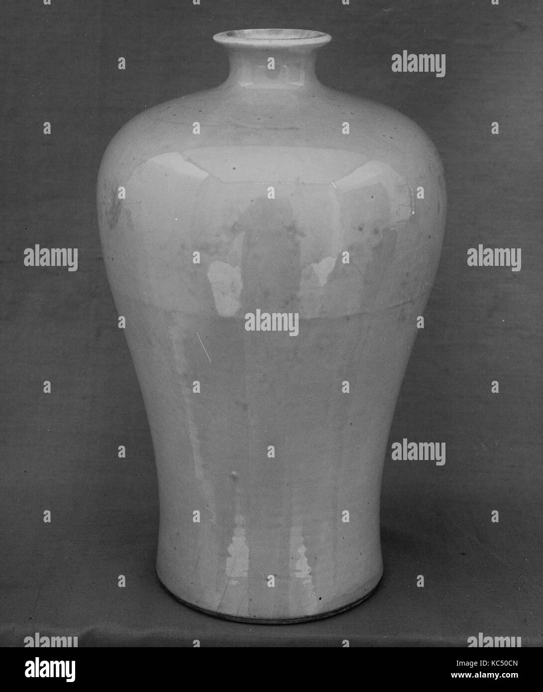 Vase in Meiping Shape, Qing dynasty (1644–1911), Kangxi period (1662 ...