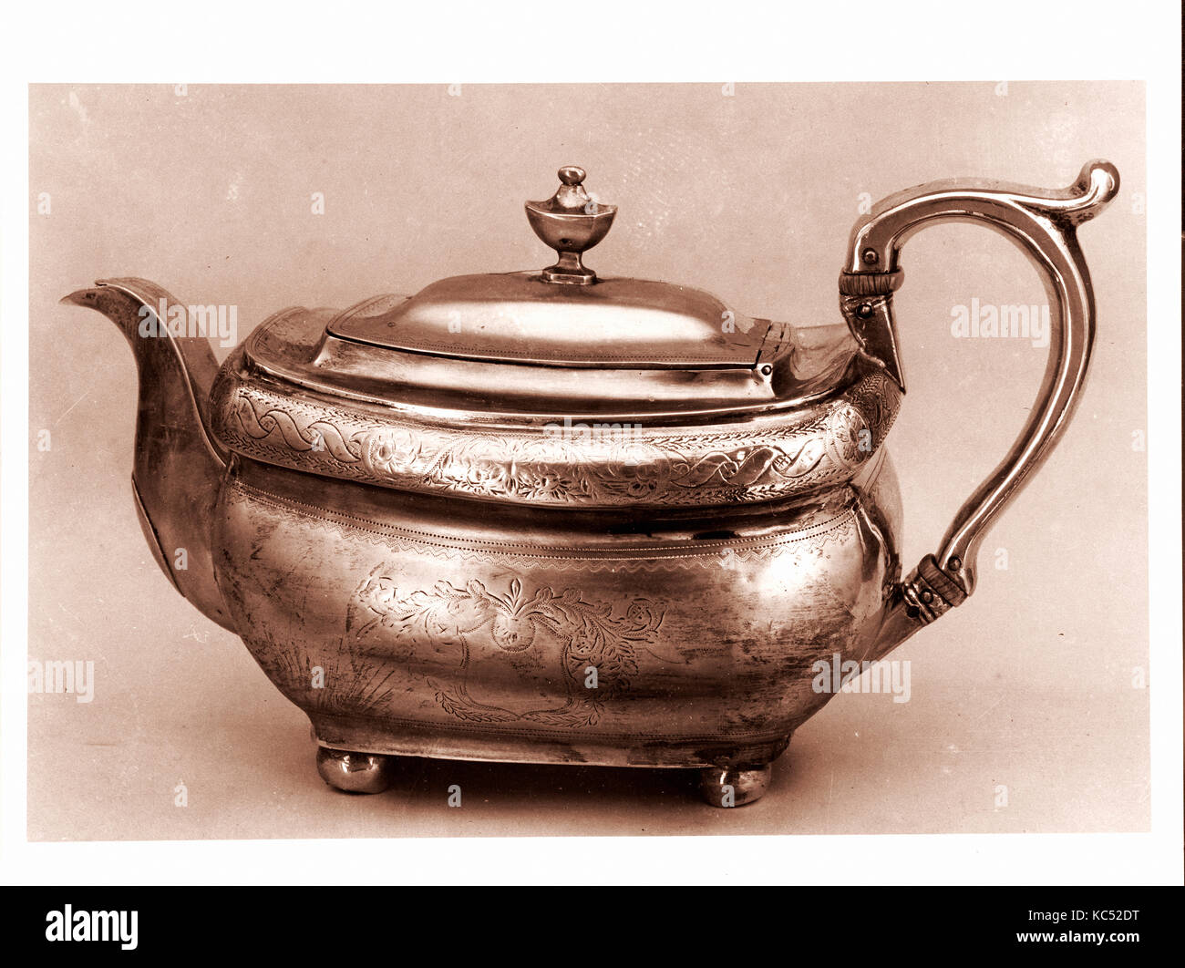 Teapot, 1800–1830, Made in New York, New York, United States, American, Silver, 5 13/16 x 10 3/8 x 4 11/16 in. (14.8 x 26.4 x 11 Stock Photo