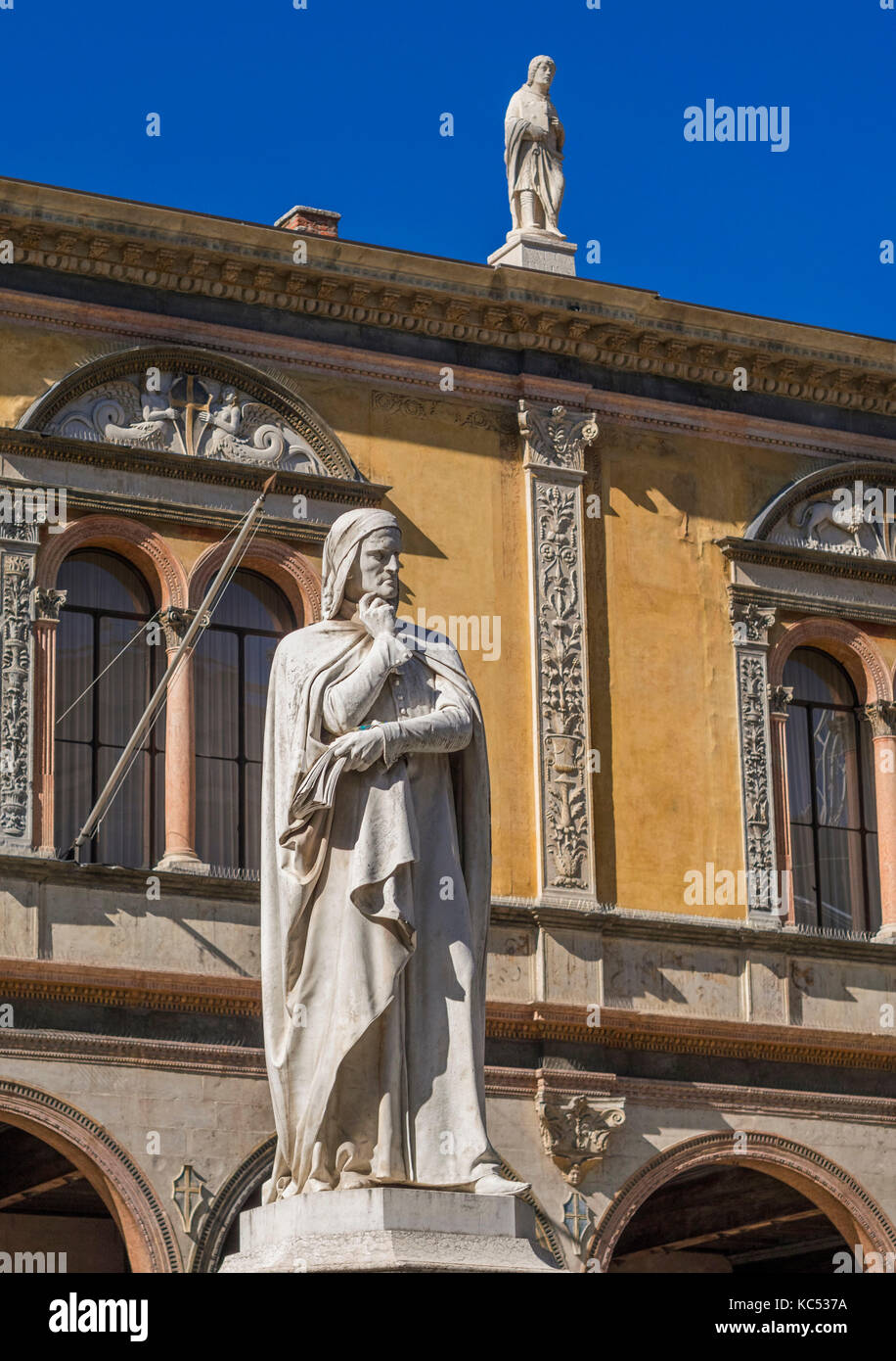 Statue of Dante Alighieri at Piazza dei Signori, Verona, Veneto, Veneto, Italy, Europe Stock Photo