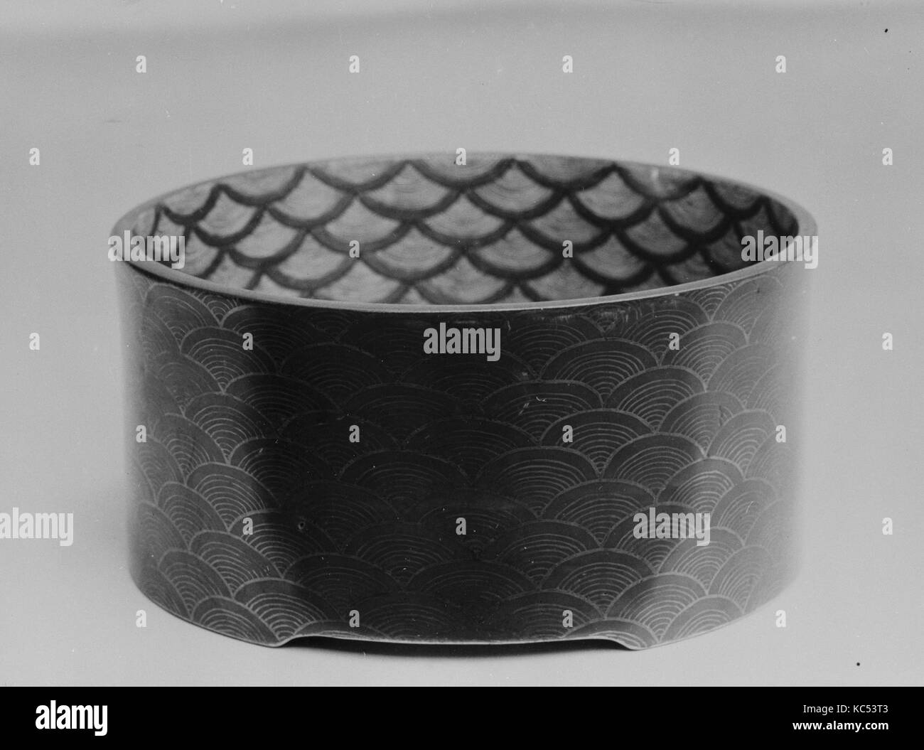 Bowl, 19th century, Japan, Porcelain decorated all over with pattern in