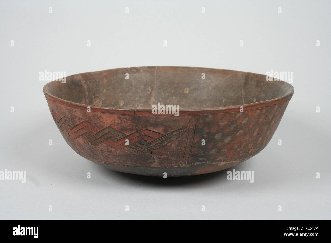 Incised bowl with dots, 5th–3rd century B.C., Peru, Paracas, Ceramic, pigment, Overall: 2 1/2 in. (6.35 cm), Ceramics-Containers Stock Photo