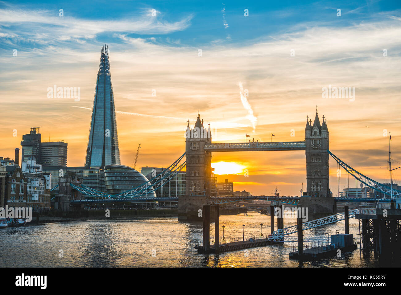 Themse, Themse, Tower Bridge, The Shard, Sonnenuntergang, Wasserspiegelung, Southwark, St Katharine's & Wapping, London, England Stock Photo
