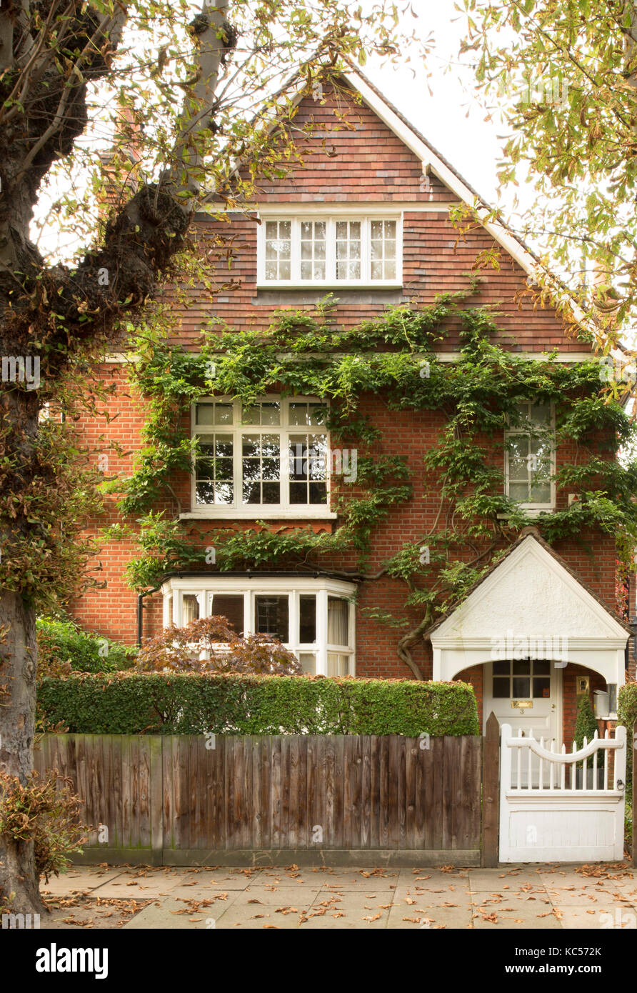 An Arts And Crafts Style House At 3 Addison Grove In Bedford Park Stock Photo Alamy