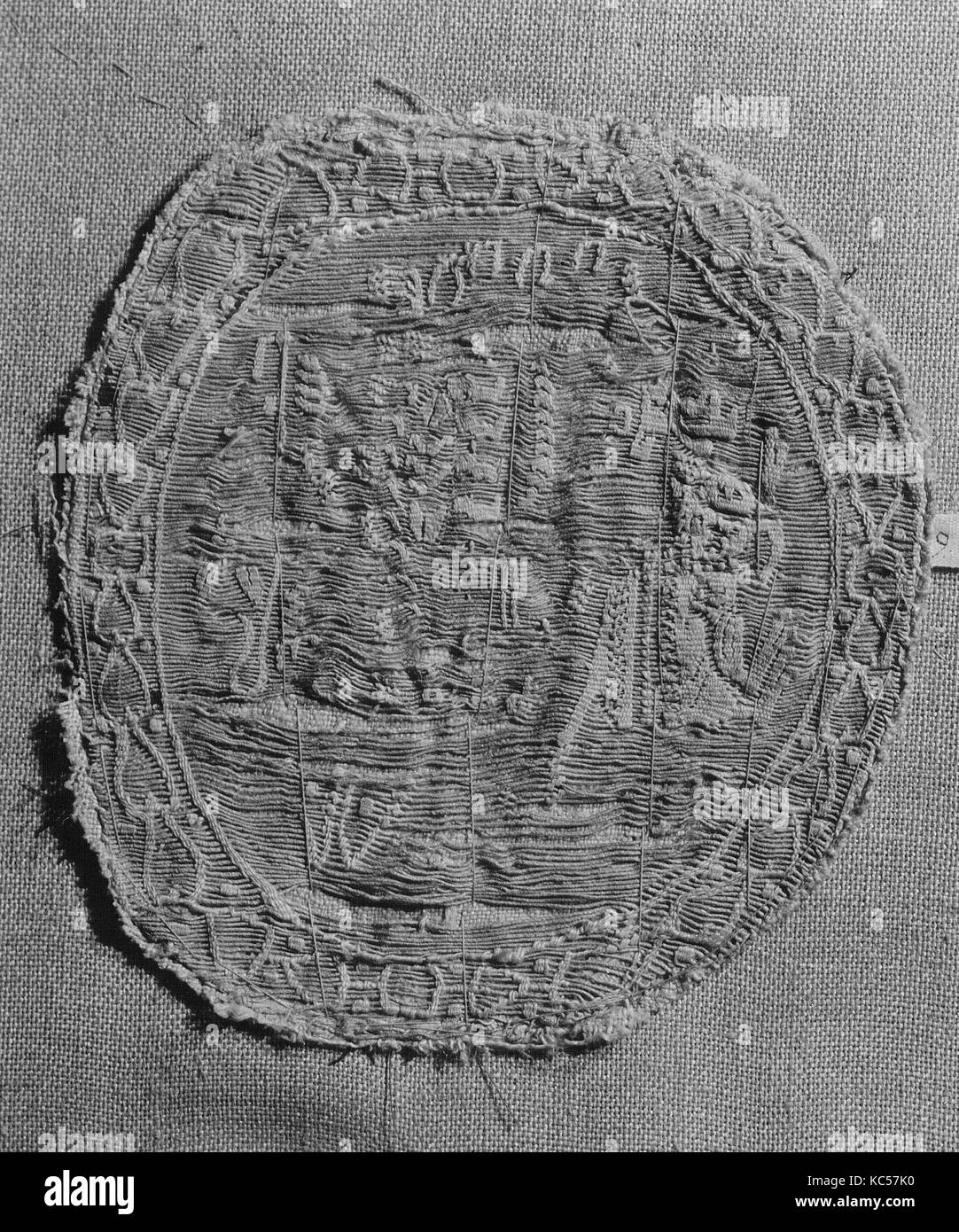 Roundel, 5th–7th century, Attributed to Egypt, Linen, wool; tapestry ...