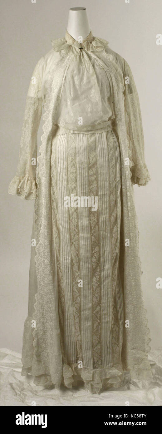 Cotton gown hires stock photography and images Alamy