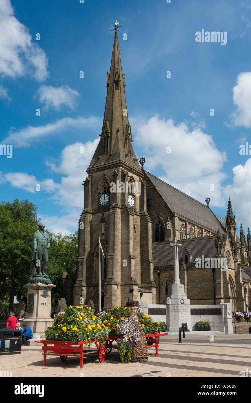 Peel Memorial Statue and St Marys Church in Bury Town Centre. Stock Photo