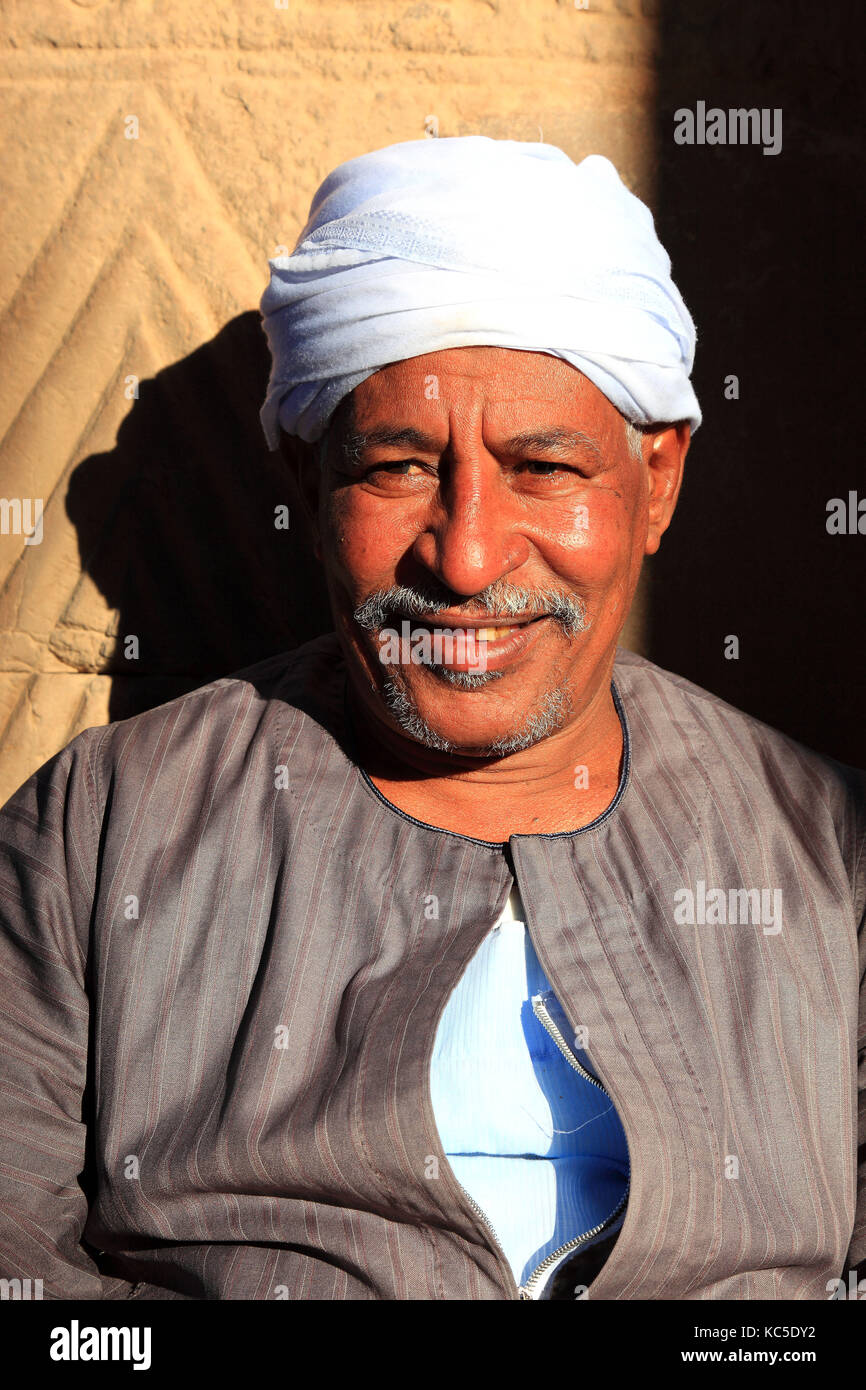 Egyptian man traditional dress hires stock photography and images Alamy