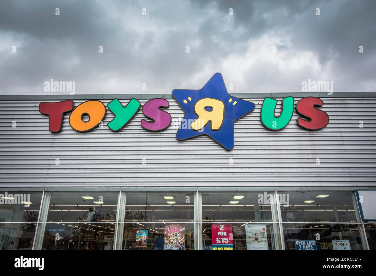 The Toys R US Bulls Bridge Industrial Estate store on Hayes Road, Hayes, UB2 5LN Stock Photo