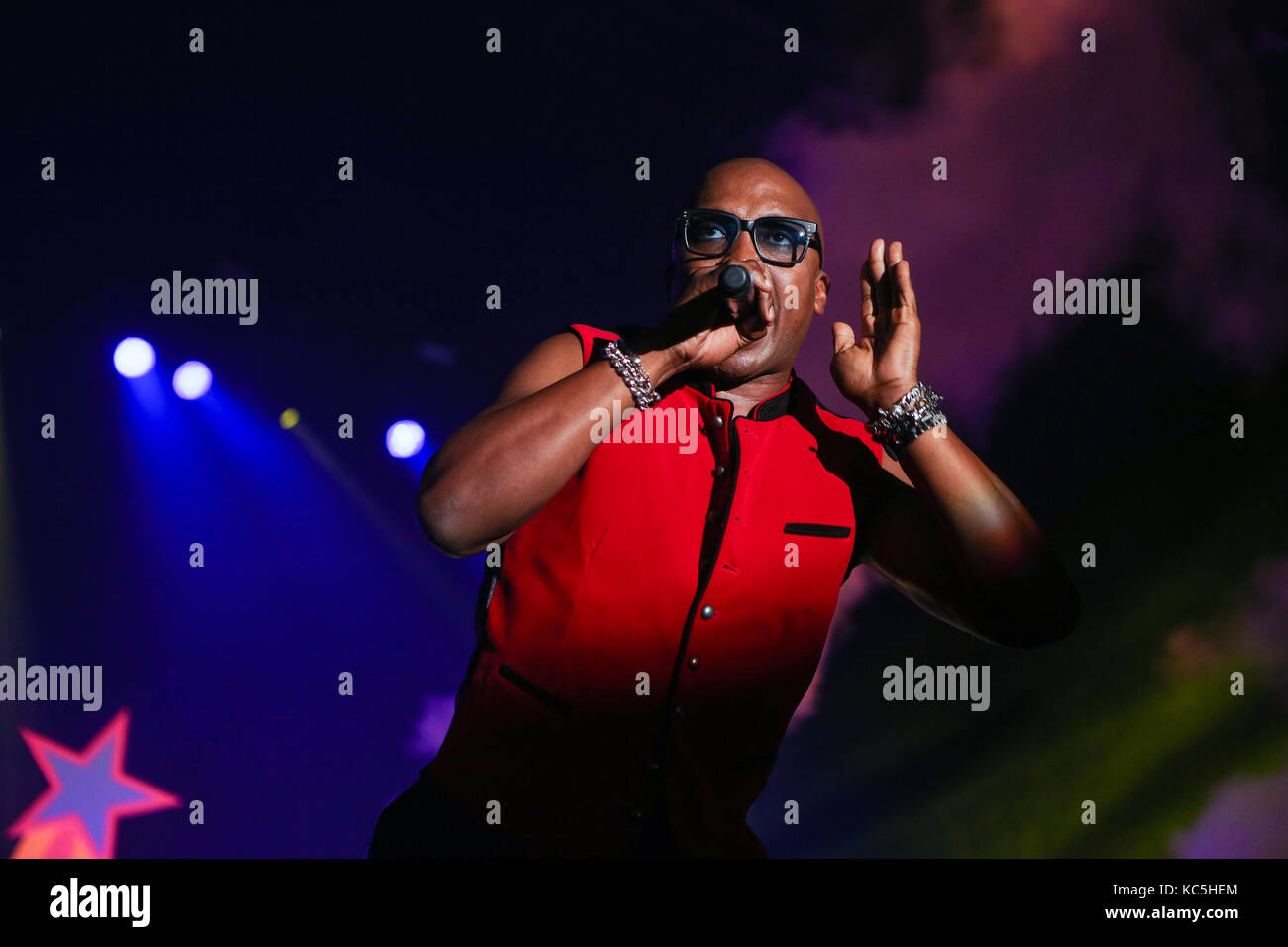 Haddaway (civil name Alexander Nestor Haddaway), Trinidadian-German singer performs his 90s Eurodance hit 'What is love' at 90er Party Arena Wetzlar (party with mainly Eurodance-stars from the 90s), Rittal-Arena, Wetzlar, Germany, 30th September, 2017. Credit: Christian Lademann Stock Photo