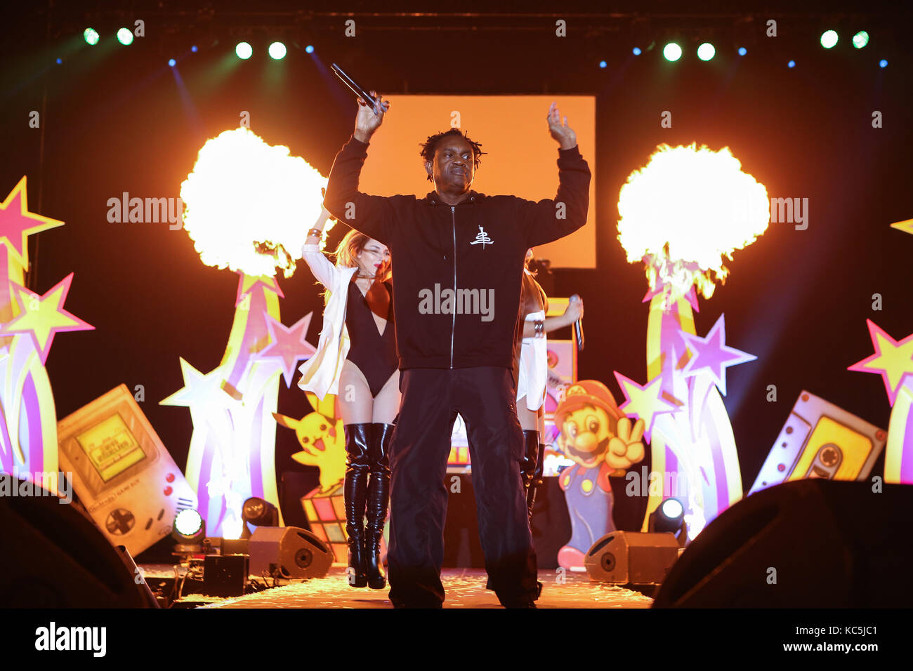 Dr. Alban (civil name Alban Uzoma Nwapa), Nigerian-born Swedish singer,  performs his 90s hits like 'Sing Hallelujah'at 90er Party Arena Wetzlar (party with mainly Eurodance-stars from the 90s), Rittal-Arena, Wetzlar, Germany, 30th September, 2017. Credit: Christian Lademann Stock Photo