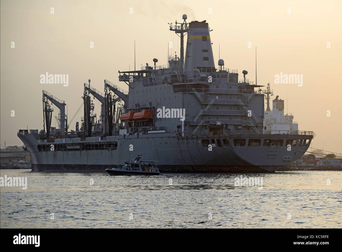 fleet replenishment oiler USNS Tippecanoe (TAO 199 Stock Photo Alamy