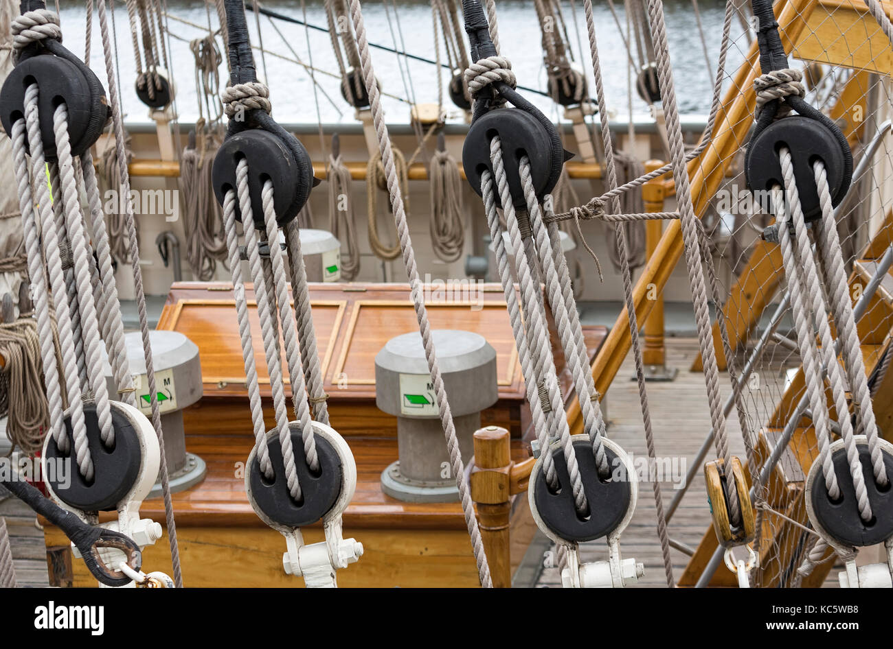 Ropes on a tall ship Stock Photo - Alamy