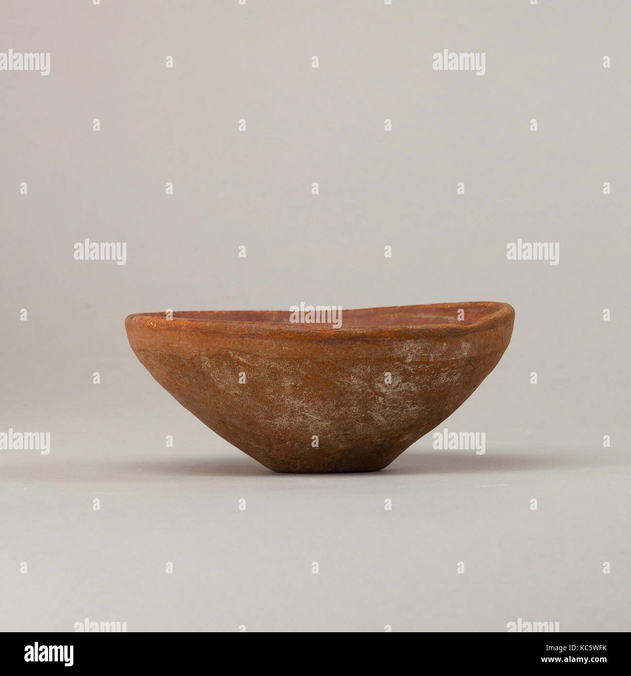 Shallow bowl with vertical rim, Predynastic Period, ca. 3850–2960 B.C., From Egypt, Northern Upper Egypt, Abadiya, Cemetery Stock Photo