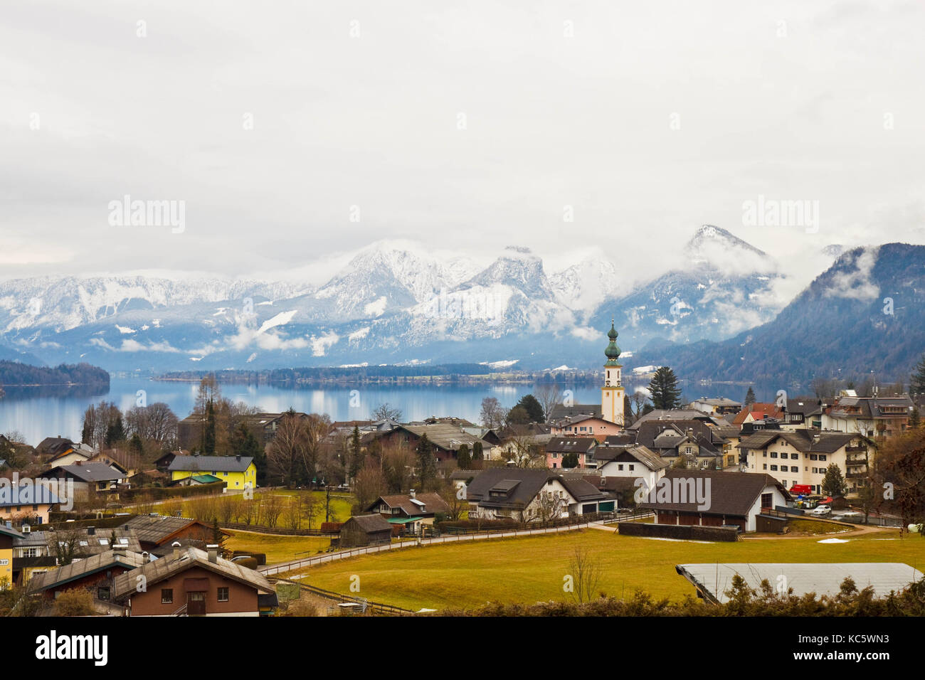 View of the austrian village St. Gilgen, Wolfgangsee lake and alpine ...