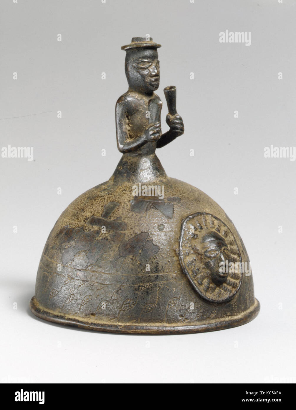 Divination Vessel, 18th–19th century, Nigeria, Court of Benin, Edo peoples, Brass, Height 4-7/8 in., Metal-Containers Stock Photo