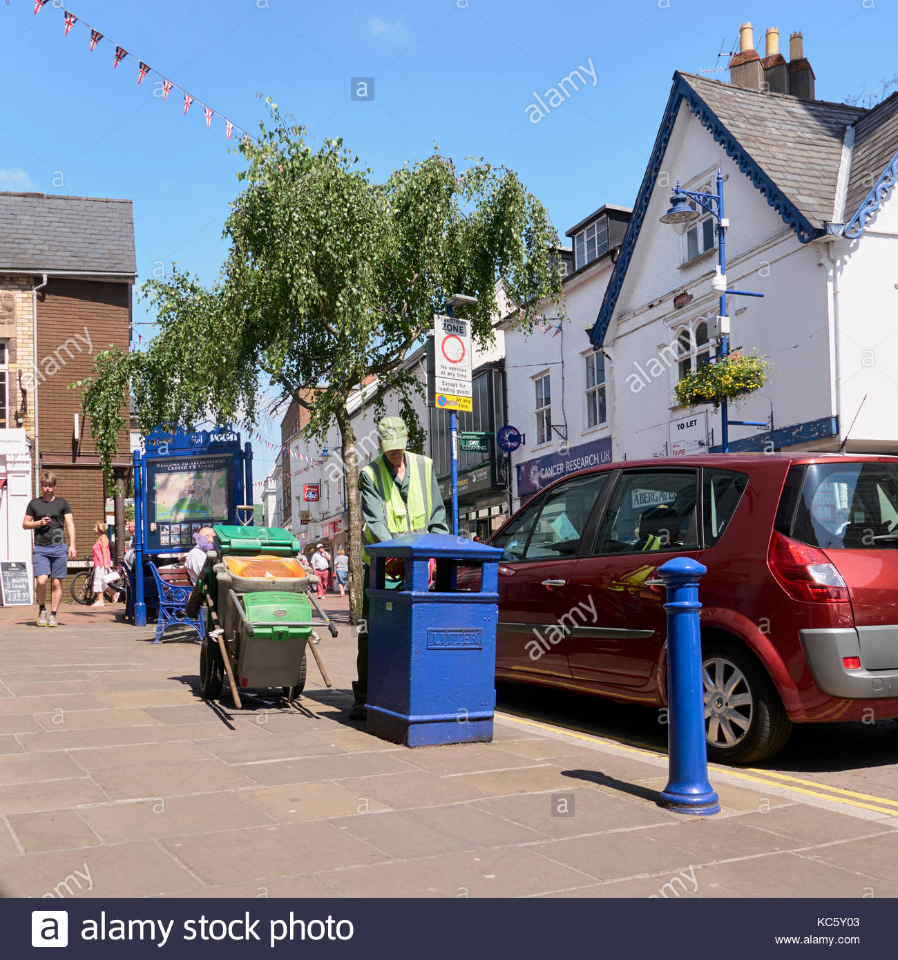 Litter Uk Street High Resolution Stock Photography and Images - Alamy