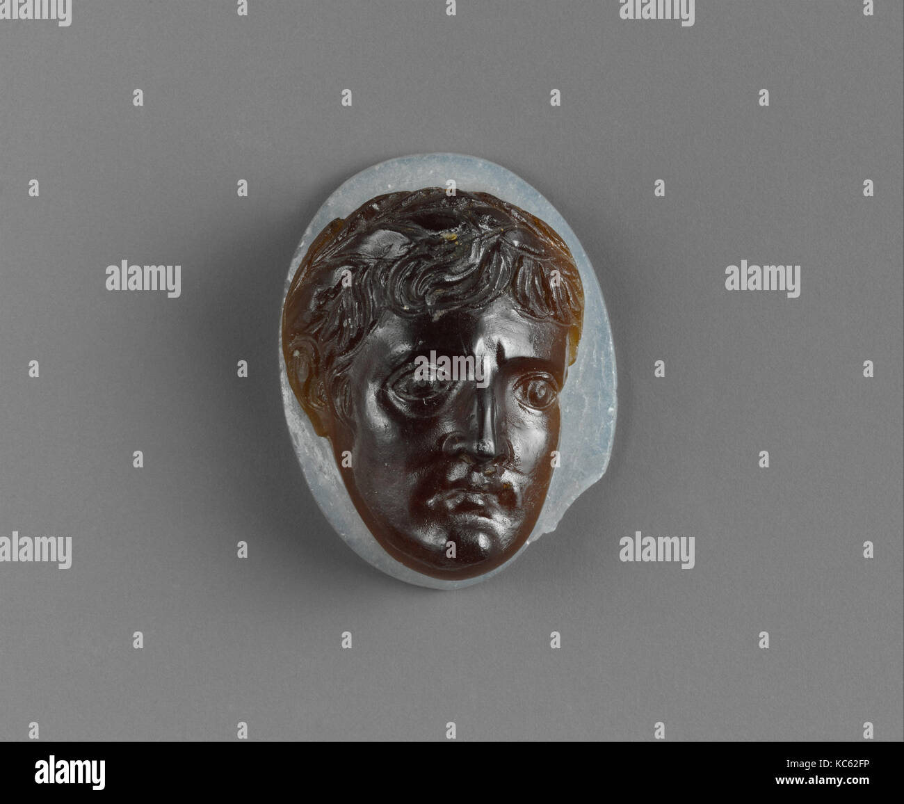 Cameo glass disk hi-res stock photography and images - Alamy