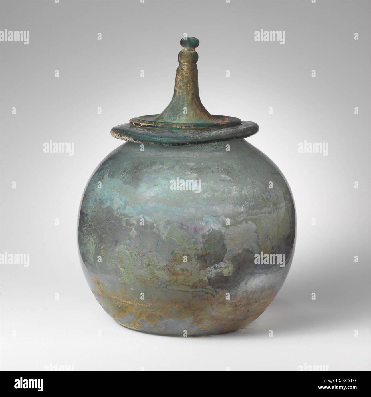 Glass cinerary urn with lid, 1st–early 2nd century A.D Stock Photo