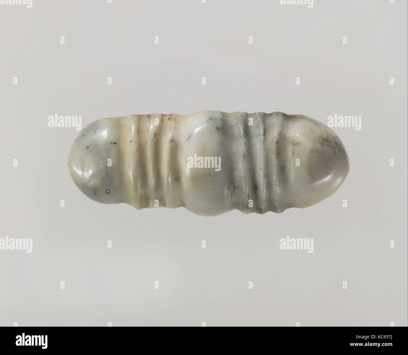 Ancient shell button hi-res stock photography and images - Alamy