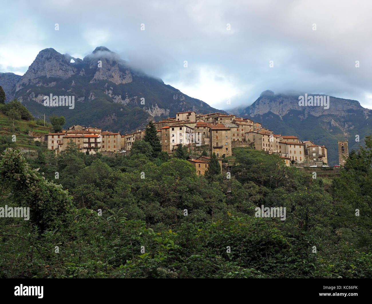View of the hilltop village of Pruno amongst wooded slopes beneath Monte Forato in the Apuan Alps in Tuscany, Italy Stock Photo