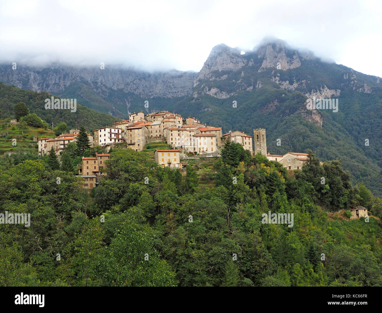 View of the hilltop village of Pruno amongst wooded slopes beneath Monte Forato in the Apuan Alps in Tuscany, Italy Stock Photo