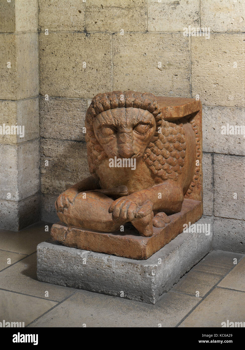 Stylobate Lion, early 13th century, Made in Reggio Emilia, Northern Italy, North Italian, Marble (Broccato Rosso di Verona Stock Photo