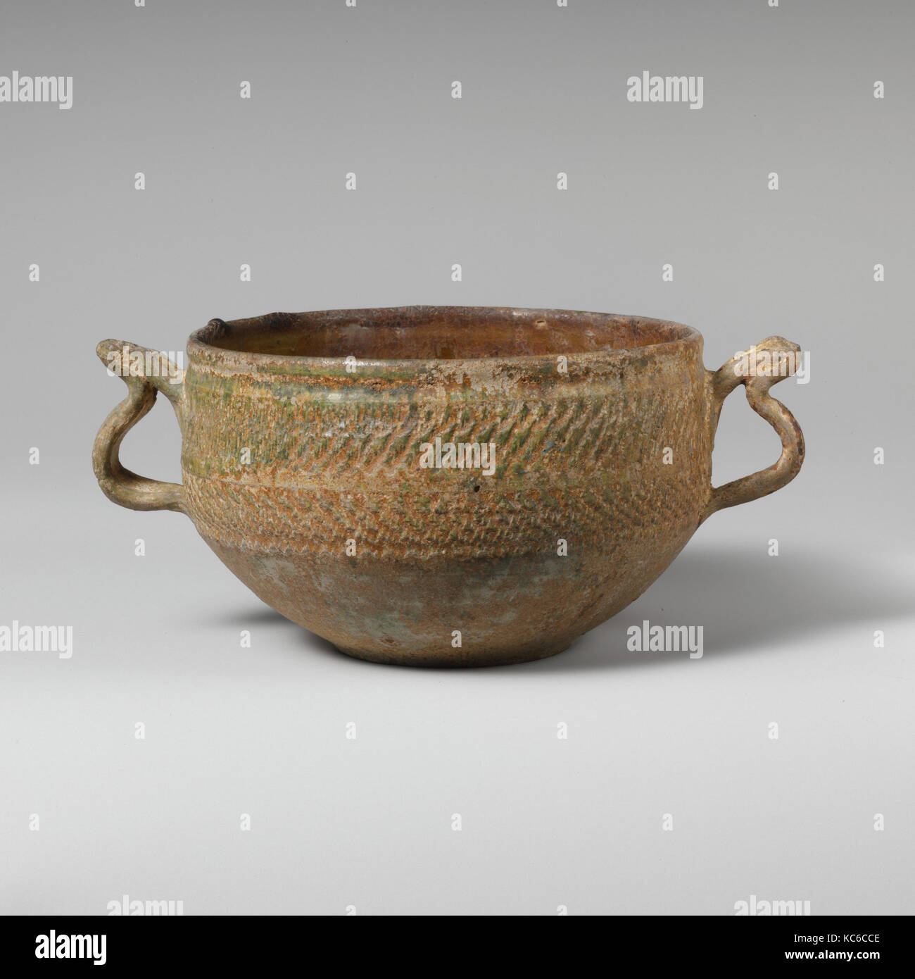 Terracotta scyphus (drinking cup), 2nd century A.D Stock Photo