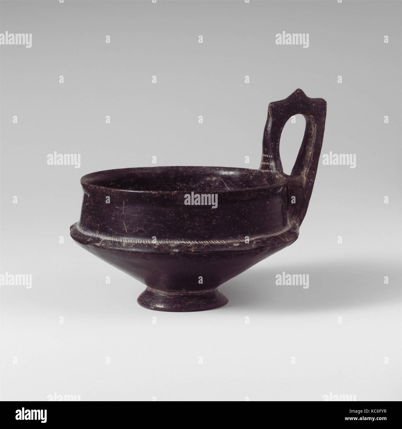 Terracotta kyathos (single-handled cup), 7th century B.C Stock Photo