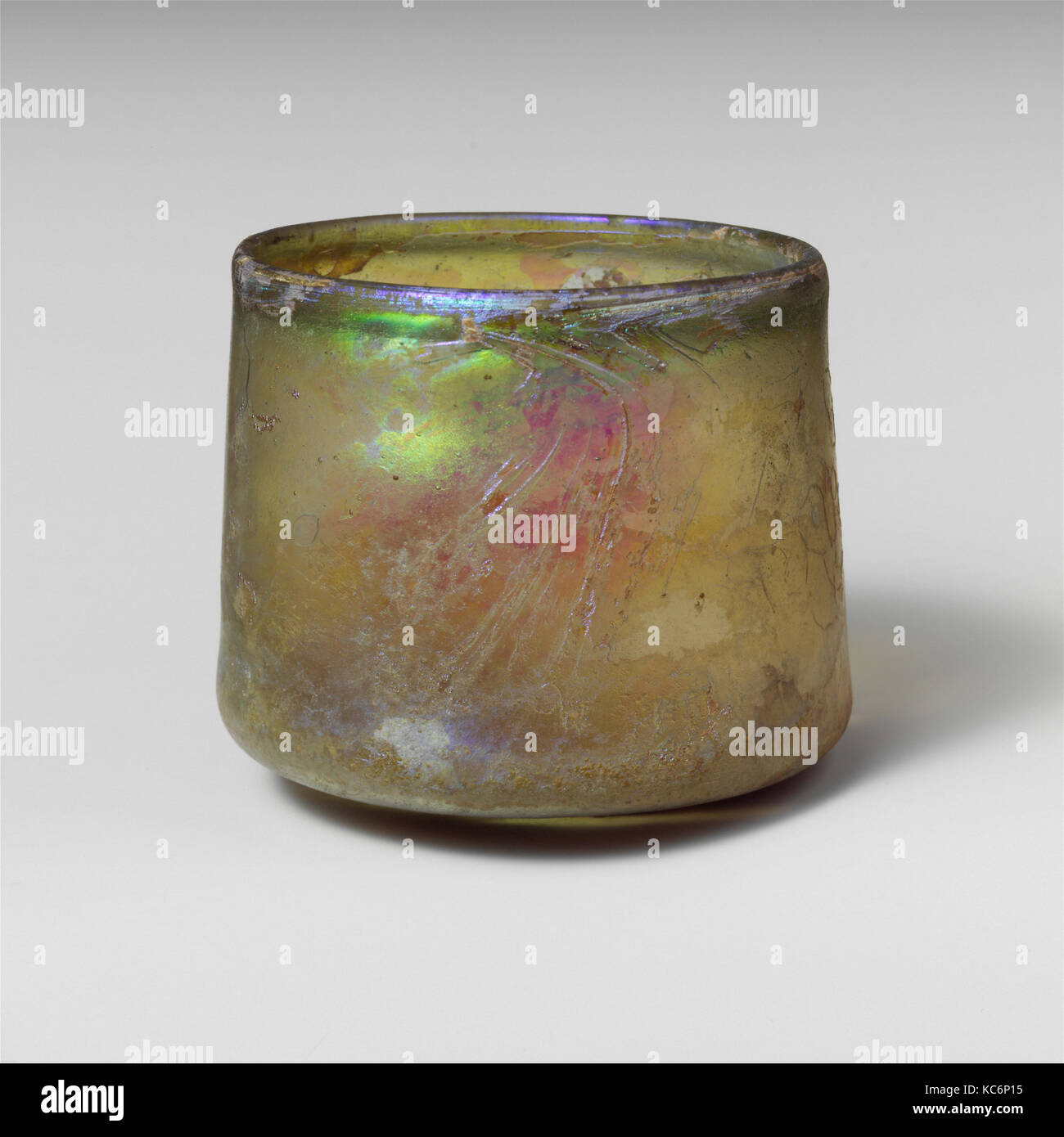 Glass beaker, Mid Imperial, 2nd–3rd century A.D., Roman, Glass; blown, Overall: 2 11/16 in. (6.8 cm), Glass Stock Photo