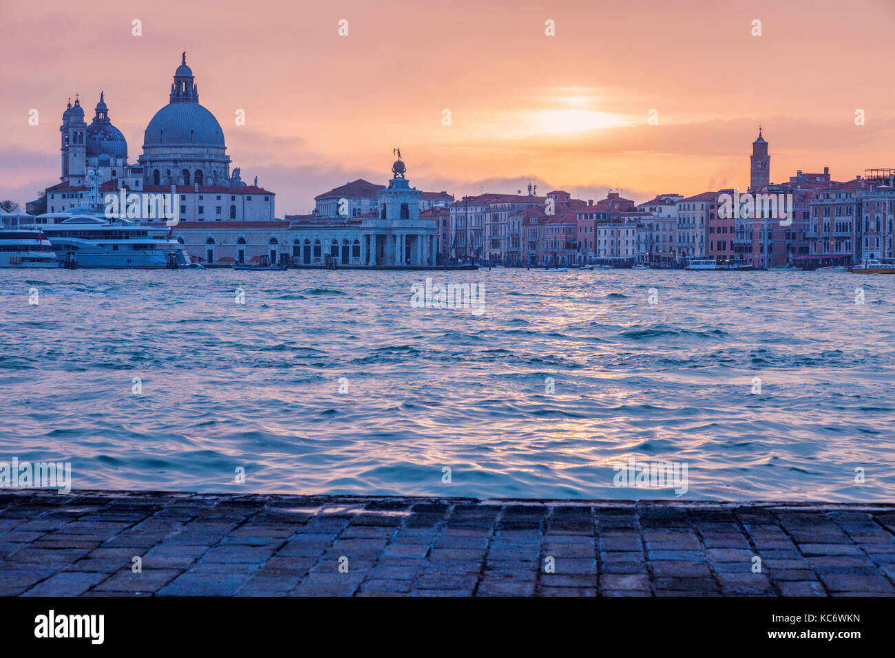 Grand canal venice sunset purple hi-res stock photography and images ...